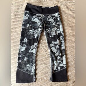 The North Face Black and Gray Patterned Leggings